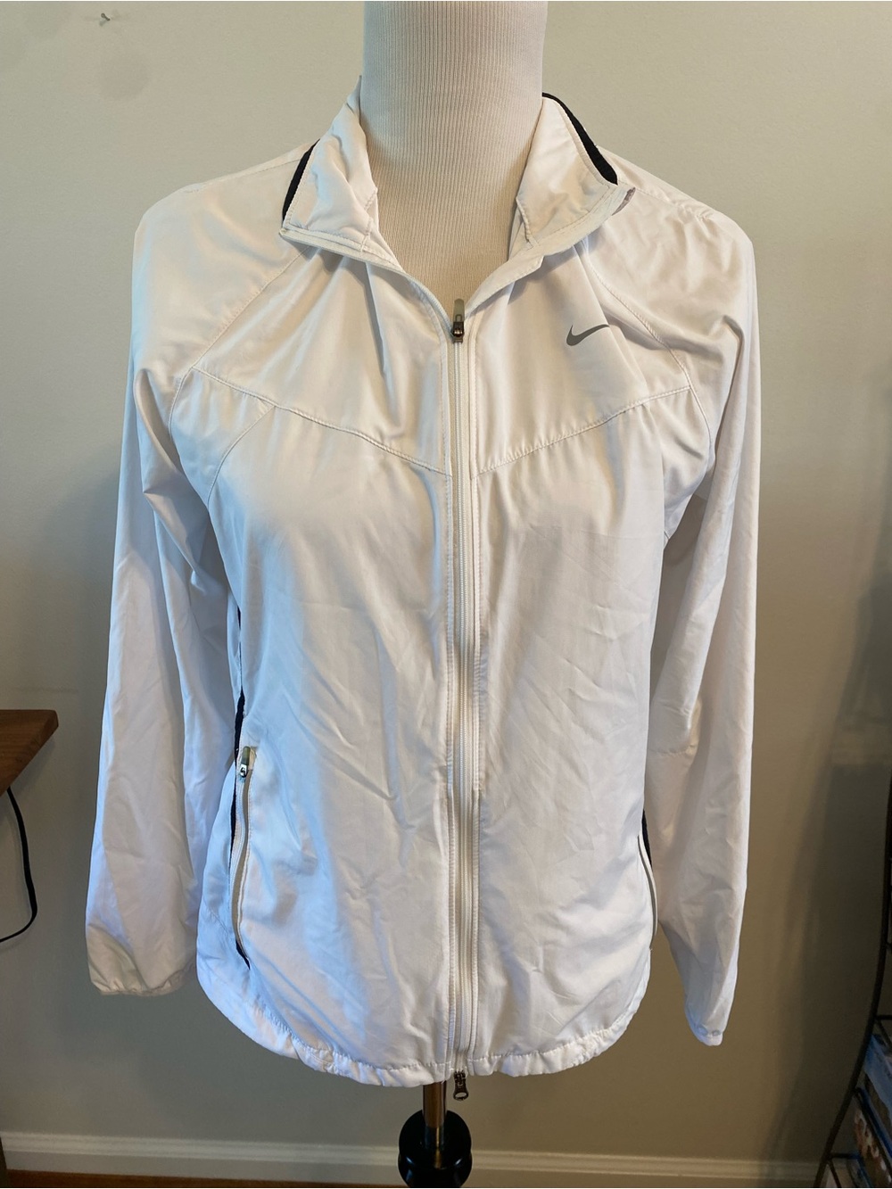 Nike Womens White Lightweight Full Zip Windbreaker Running Jacket